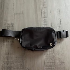 Lululemon Everyday Belt Bag in Black
